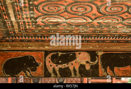 Traditionelle Kunst Dekoration von Tana Toraja. Die Kunst in der Regel im Haus platzieren, die Tongkonan Torajan traditionelles Gebäude. Stockfoto