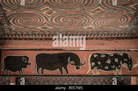 Traditionelle Kunst Dekoration von Tana Toraja. Die Kunst in der Regel im Haus platzieren, die Tongkonan Torajan traditionelles Gebäude. Stockfoto