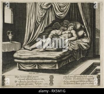 Amor und Psyche zusammen im ehelichen Bett. Meister der Sterben (Italienisch, Aktive c. 1530-1560); nach Michiel coxcie ich (Flämisch, 1499-1592); wiederum von Raffaello Sanzio inspiriert, namens Raphael (Italienisch, 1483-1520). Datum: 1530-1541. Abmessungen: 200 x 235 mm (Platte); 270 x 370 mm (Blatt). Gravur in warmen Braun Tinte auf Creme Bütten. Herkunft: Italien. Museum: Das Chicago Art Institute. Autor: Meister der sterben. Nach Michiel Coxie (I). Stockfoto