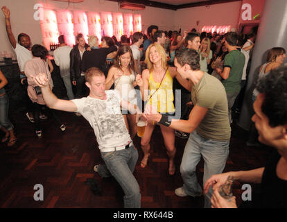 Menge an T BAR, Herzöge Place, London 2009 Stockfoto