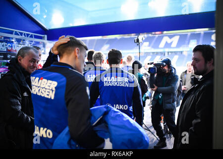 KSC-Spieler auf den Weg zum Aufwärmen. GES/fussball/3. Liga: Krefelder Fußball Club Uerdingen - Karlsruher SC, 08.03.2019 Fußball: 3. Liga: KFC Uerdingen vs Karlsruher SC, Duisburg, März 8, 2019 | Verwendung weltweit Stockfoto