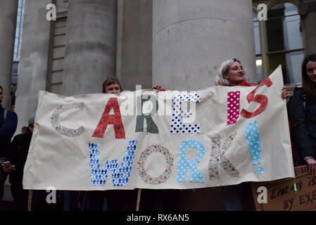 Bank von England, London, Großbritannien. 8. März 2019. Feministinnen für Streik der Frauen, die außerhalb der Bank von England am Internationalen Frauentag protestiert. Quelle: Matthew Chattle/Alamy leben Nachrichten Stockfoto