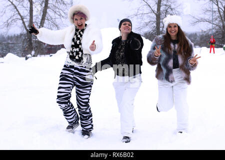 Östersund, Schweden. 8 Mär, 2019. IBU Biathlon Weltmeisterschaften, Tag 2, Sprint Frauen; Gastfreundschaft wie Ladies Club Sänger, sich Gehör Credit: Aktion plus Sport/Alamy leben Nachrichten Stockfoto