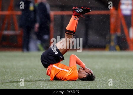 VOLENDAM, 08-03-2019, Kras Stadion, der niederländische Fußball, Keuken Kampioen Divisie, Saison 2018 / 2019. Volendam Spieler Darryl Baly niedergeschlagen nach dem verlorenen Match Volendam vs Go Ahead Eagles Stockfoto