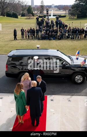 Us-Präsident Donald Trump und First Lady Melania Trump, Grüße der tschechische Premierminister Andrej Babis und seine Frau Monika Babisova während Ihrer Ankunft im Weißen Haus März 7, 2019 in Washington, DC. Stockfoto