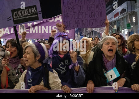 Madrid, Spanien. 8. März, 2019. Frauen schreien gegen das Patriarchat während der Demonstration in Madrid ist der Internationale Tag der Frau. Bild: Valentin Sama-Rojo/Alamy Leben Nachrichten. Stockfoto