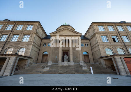 Wiesbaden, Deutschland. 15 Feb, 2019. Außenansicht des Landesmuseum Wiesbaden. (Dpa' im Kampf gegen die Pest: Freiwillige pflegen Museum Collection" vom 09.03.2019) Credit: Silas Stein/dpa/Alamy leben Nachrichten Stockfoto