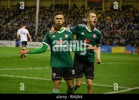 Dublin, Republik Irland. 08 Mär, 2019. EOGHAN STOKES von Derry City FC feiert mit Teamkollege CIARON HARKIN von Derry City FC während der airtricity League Befestigung zwischen Bohemiens FC & Derry City FC am Dalymount Park, Dublin Credit: Kevin Moore/MCI/Alamy leben Nachrichten Stockfoto