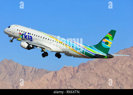 Eilat, Israel - 24. Februar 2019: Arkia Embraer ERJ-195 AR am alten Eilat International Airport. Stockfoto