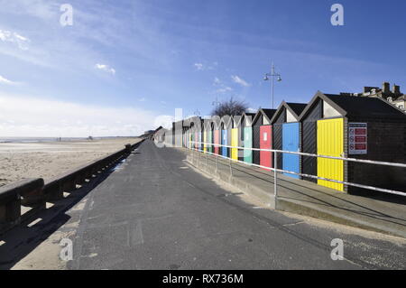 Holzhütten am South Beach Lowestoft Suffolk, England Großbritannien Stockfoto