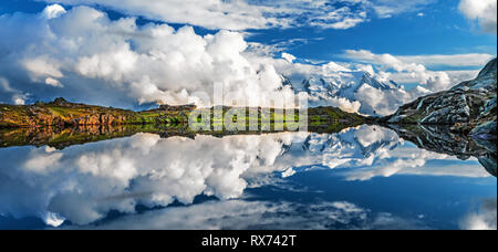 Sommer Panorama der Lac Blanc See mit Mont Blanc (Monte Bianco) auf den Hintergrund, Chamonix Lage. Schöne outdoor Szene in Vallon Frankreich Stockfoto