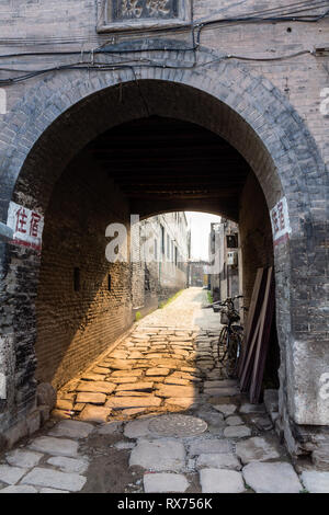 Sep 2013 - Pingyao, Shanxi, China - eine der alten Straßen von Pingyao antike Stadt. Pingyao ist ein UNESCO Weltkulturerbe Stockfoto