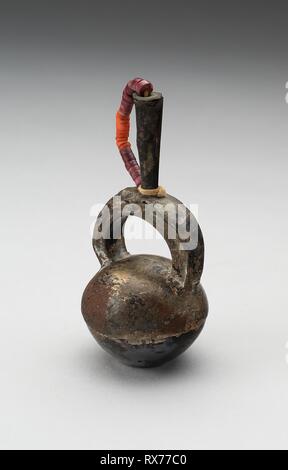 Miniatur Stirrup-Spout Schiff. Chimú; North Coast, Peru. Datum: 1100-1470. Maße: H 10.2 (4 in.). Keramik- und pigment. Herkunft: Norden Küste. Museum: Das Chicago Art Institute. Stockfoto