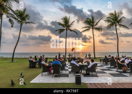 Eines der Ikonischen Sri Lanka Wahrzeichen, das Galle Face Hotel liegt im Herzen von Colombo gelegen, entlang der Küste und mit Blick auf den berühmten Galle Face Gr Stockfoto