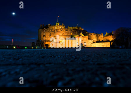 EDINBURGH, Schottland - Februar 8, 2019 - Edinburgh Castle ist ein altes Fort am Castle Rock entfernt. Es ist das Symbol der Stadt. Stockfoto