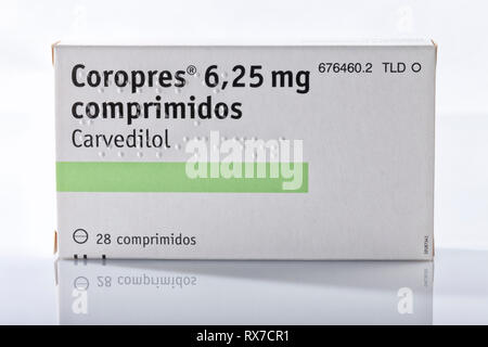 Eine Schachtel Tabletten Coropres isoliert auf Weiss. Foto in Madrid, Spanien, am 8. März 2019. Stockfoto