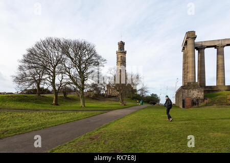 EDINBURGH, Schottland - Februar 9, 2019 - Calton Hill, östlich der neuen Stadt, ist an der Unterseite der Princes Street Stockfoto