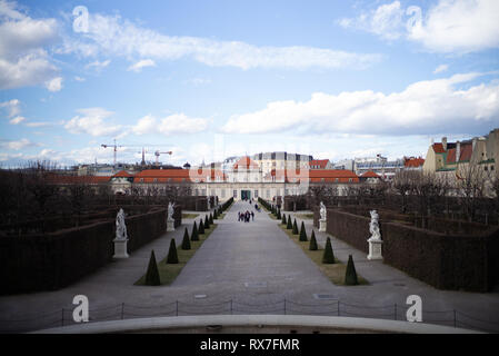 Das Schloss Belvedere und Gärten Wien - Untere Belvedere Palace aus dem unteren Gärten gesehen Stockfoto