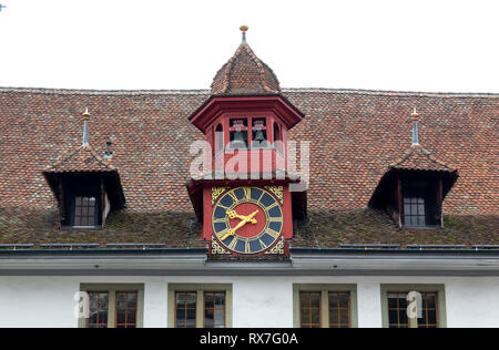 Alte Uhr Detail in der Rathausplatz in Thun, Schweiz Stockfoto