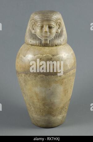 Canopic Jar mit menschlichen Kopf Deckel. Ägyptische. Datum: 1985 v. Chr.-1773 v. Chr.. Abmessungen: a (jar): 26,6 × 18,4 × 17,7 cm (10 1/5 x 7 1/4 X 7 in) b (Deckel): 10,7 × 12 × 12,7 cm (4 1/4 x 4 3/4 x 5 in.). Calcit. Herkunft: Ägypten. Museum: Das Chicago Art Institute. Thema: Alte ägyptische. Stockfoto