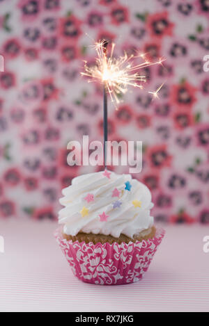 Happy Birthday cupcake Stockfoto