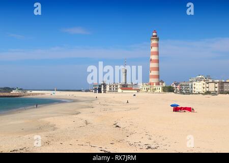 Portugal - Barra Leuchtturm (Farol da Barra) und den Strand. Stockfoto