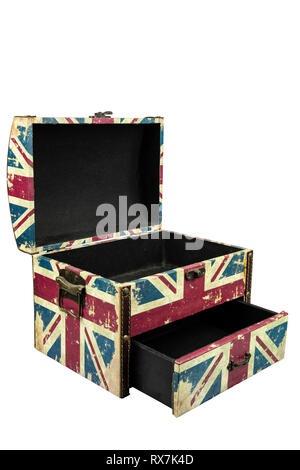 Vintage Box mit britischer Flagge isolieren auf weißem Hintergrund mit Freistellungspfad Stockfoto