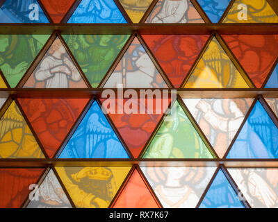 Die Glasfenster und Dach innerhalb der Übergangszeit Kathedrale, Christchurch, Neuseeland Stockfoto
