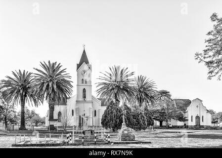 BRANDFORT, SÜDAFRIKA, 2. AUGUST 2018: der Niederländischen Reformierten Kirche und Halle in Brandfort in der Provinz Freistaat Provinz. Denkmäler sind gegenüber Stockfoto