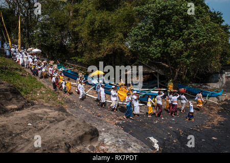 Strand balinesischen religiöse Zeremonie, Tabanan, Kaution, Indonesien Stockfoto