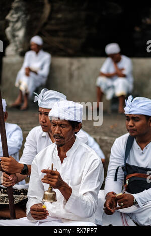 Strand balinesischen religiöse Zeremonie, Tabanan, Kaution, Indonesien Stockfoto