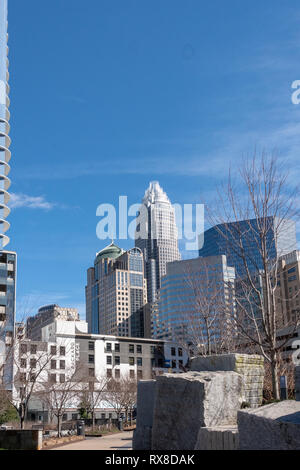 Charlotte, USA - 24. Februar, 2019: Blick von der Bank of America Corporate Center Gebäude in Charlotte, die größte Stadt des Staates North Carolin Stockfoto