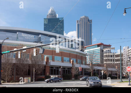 Charlotte, USA - 24. Februar 2019: Blick auf den Spectrum Center in Charlotte, die größte Stadt in North Carolina, USA. Stockfoto