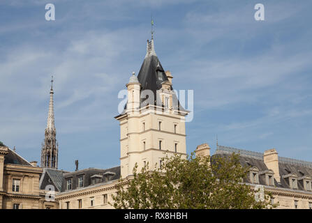 Turm der Palais de Justice, Quai des Orfèvres, Paris, Frankreich. Stockfoto