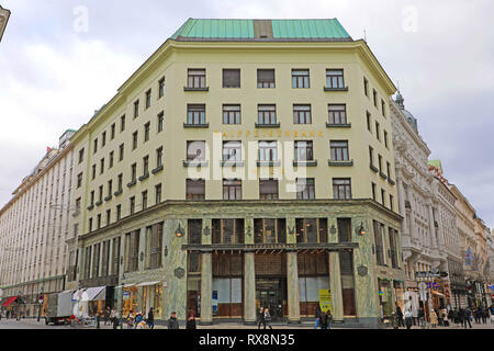 Wien, ÖSTERREICH - Januar 8, 2019: Fassade des Looshaus, entworfen von Architekt Adolf Loos, in Wien, heute eine Filiale der Raiffeisen Bank Stockfoto