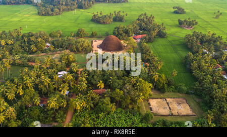 Sandagiri Stupa und Raja Maha Vihara alte buddhistische Tempel in Hambantota, südlichen Provinz von Sri Lanka. Stockfoto