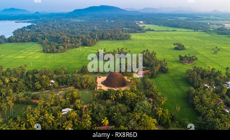 Sandagiri Stupa und Raja Maha Vihara alte buddhistische Tempel in Hambantota, südlichen Provinz von Sri Lanka. Stockfoto