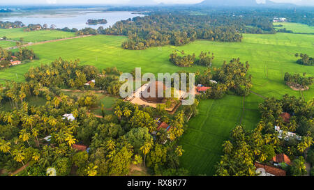 Sandagiri Stupa und Raja Maha Vihara alte buddhistische Tempel in Hambantota, südlichen Provinz von Sri Lanka. Stockfoto