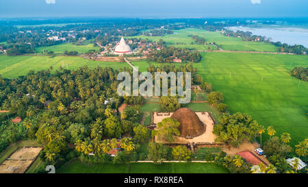 Sandagiri Stupa und Raja Maha Vihara alte buddhistische Tempel in Hambantota, südlichen Provinz von Sri Lanka. Stockfoto