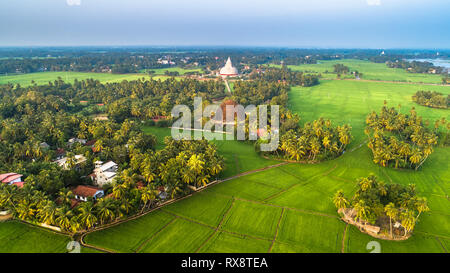 Sandagiri Stupa und Raja Maha Vihara alte buddhistische Tempel in Hambantota, südlichen Provinz von Sri Lanka. Stockfoto