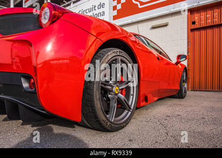 Ferrari 458 supercar am Circuit de Barcelona-Catalunya in Barcelona Spanien geparkt Stockfoto