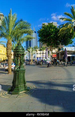 Haifa, Israel - 06. März 2019: Tatort Paris Square, mit lokalen Unternehmen, Einheimische und Besucher, in der Innenstadt von Haifa, Israel Stockfoto