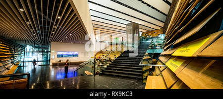 Der Innenraum des V&A design museum in Dundee, Schottland. Das Gebäude befindet sich am Ufer des Flusses Tay neben dem Schiff RSS Discovery gelegen. Stockfoto