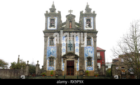 Kirche des Heiligen Ildefonso (Igreja de Santo Ildefonso) ist eine Achtzehntjahrhundert Kirche in Porto, Portugal Stockfoto