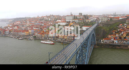 Panoramablick auf das Luftbild von Dom Luis Brücke in Porto in einem schönen, Portugal Stockfoto