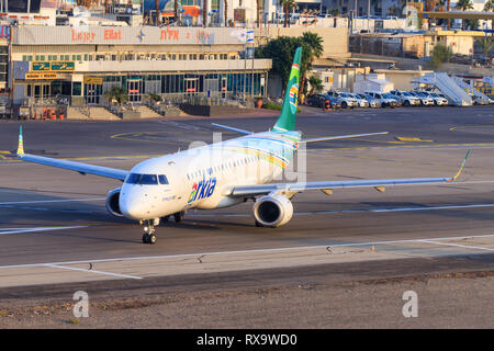 Eilat, Israel - 24. Februar 2019: Arkia Embraer ERJ-195 AR am alten Eilat International Airport. Stockfoto