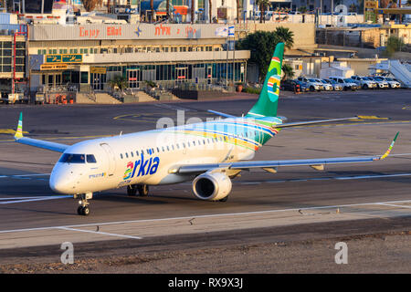 Eilat, Israel - 24. Februar 2019: Arkia Embraer ERJ-195 AR am alten Eilat International Airport. Stockfoto