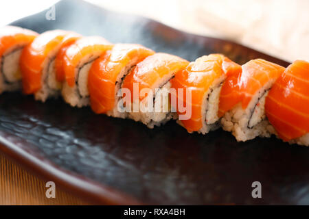 Close-up Sushi in der Platte serviert. Stockfoto