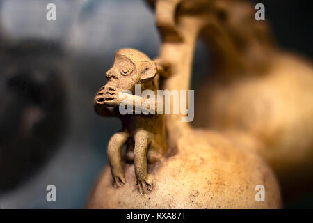 Precolombian monkey Keramik namens 'Huacos' von Chancay, eine peruanische Kultur. Private Sammlung von Inca Töpferei. Stockfoto