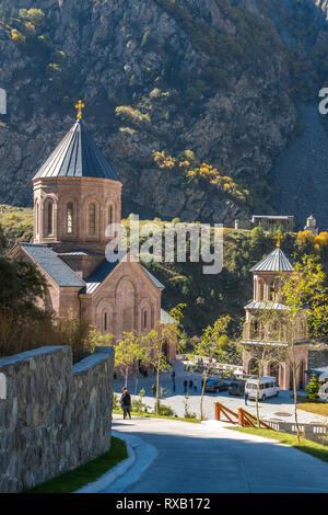 Erzengel Klosteranlage im Dariali Schlucht, Georgien befindet. Stockfoto